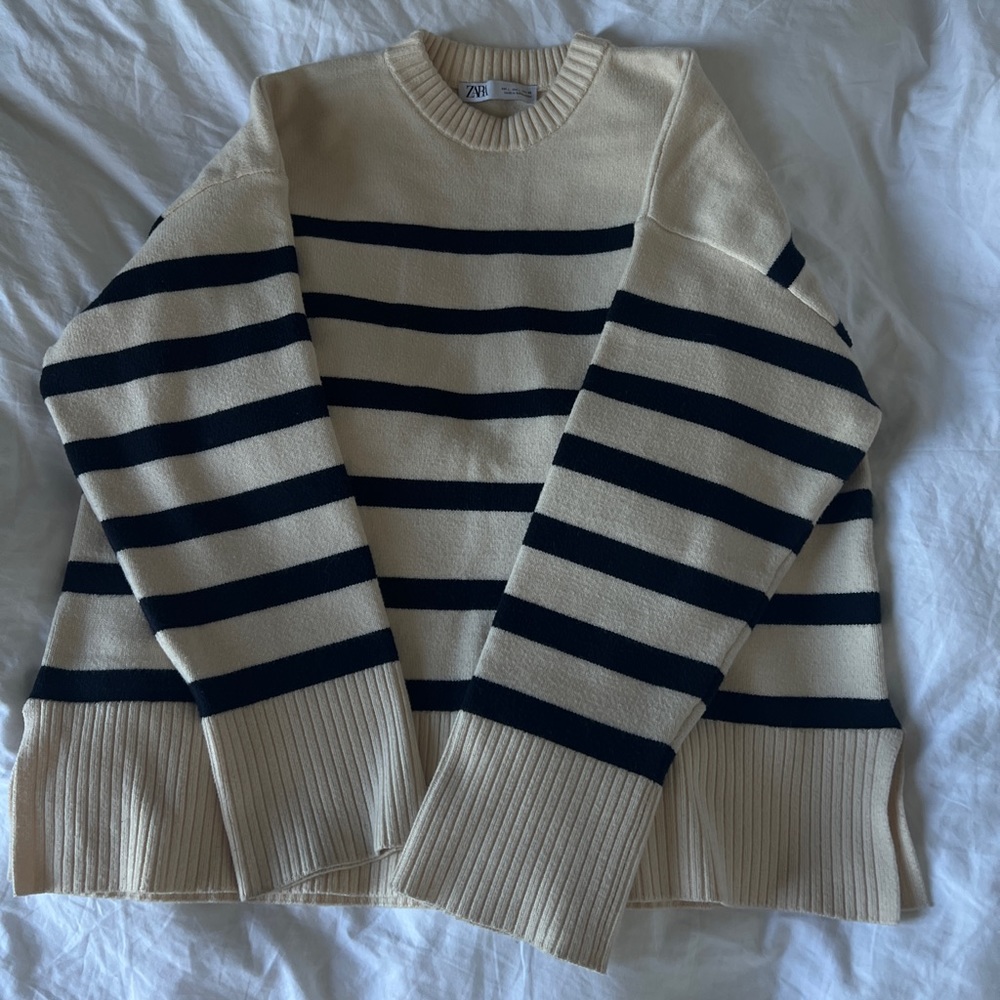 Striped oversized sweater. Size L